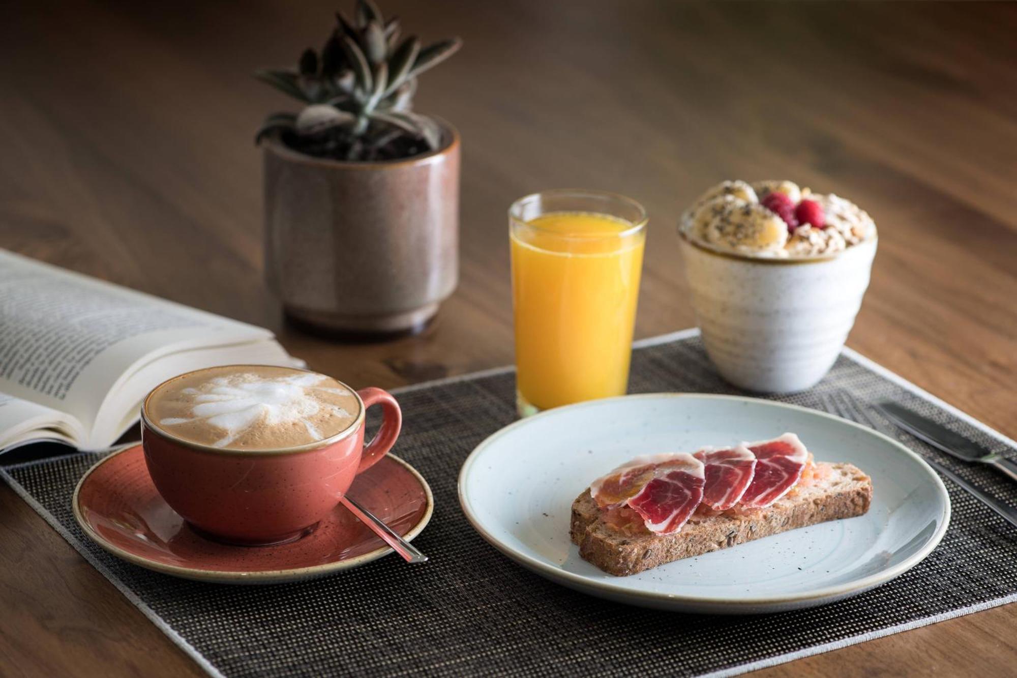 Ac Hotel Burgos By Marriott Bagian luar foto